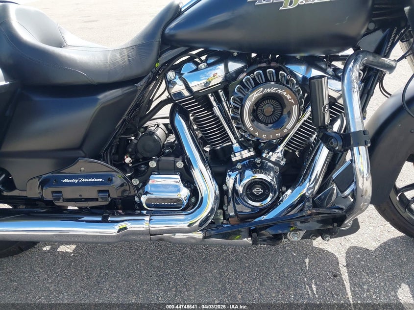 2017 Harley-Davidson Flhxs Street Glide Special VIN: 1HD1KRC17HB641054 Lot: 44748641