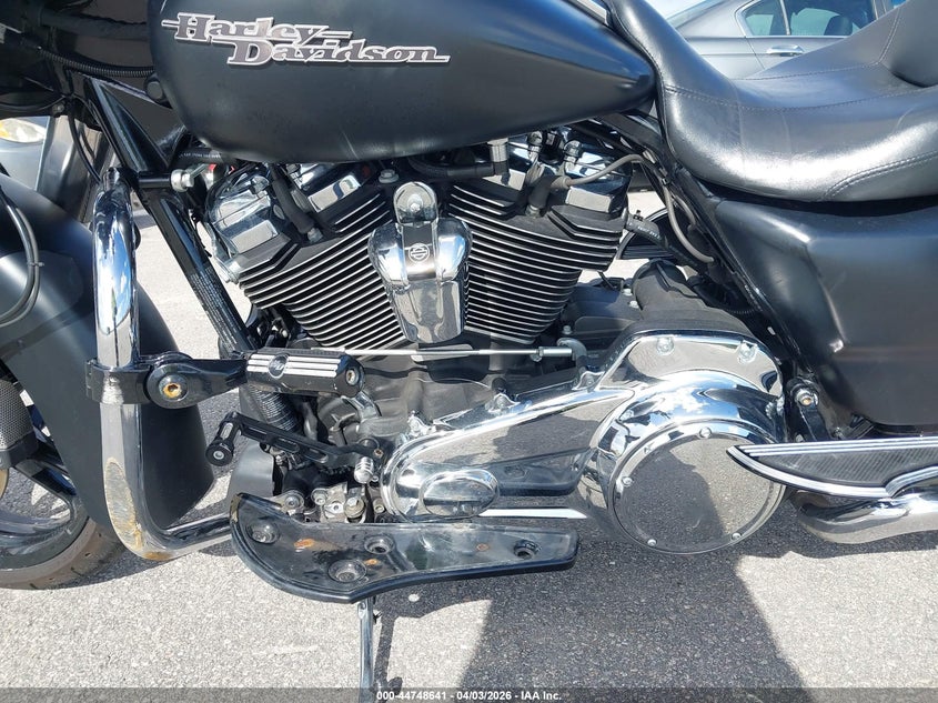 2017 Harley-Davidson Flhxs Street Glide Special VIN: 1HD1KRC17HB641054 Lot: 44748641