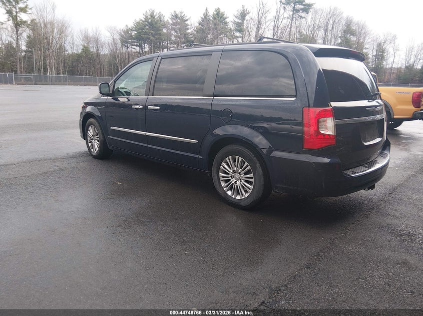 2015 Chrysler Town & Country Touring-L