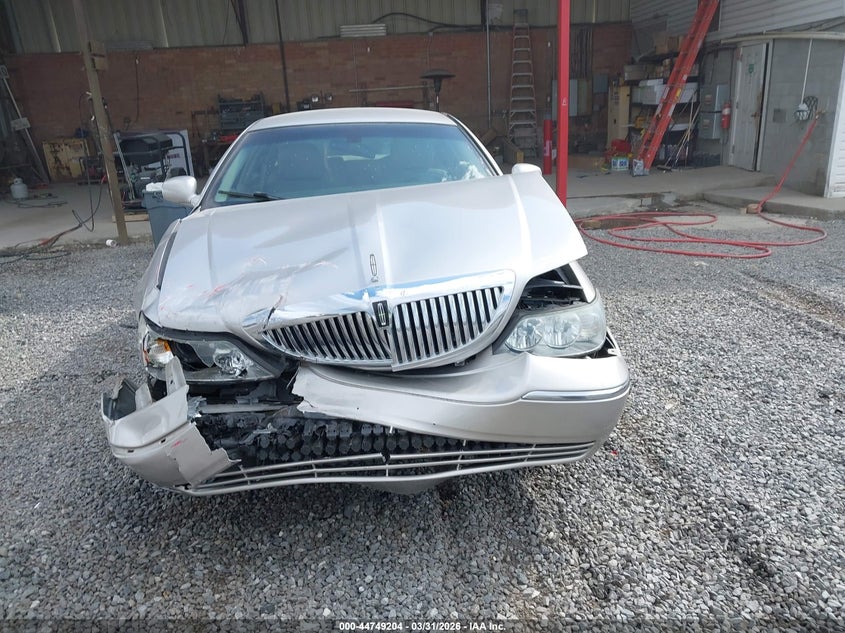 2011 Lincoln Town Car Signature Limited VIN: 2LNBL8CV7BX750663 Lot: 44749204
