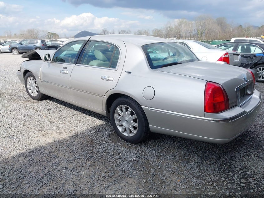 Vin: 2lnbl8cv7bx750663, lot: 45246399, lincoln town car signature limited 20113