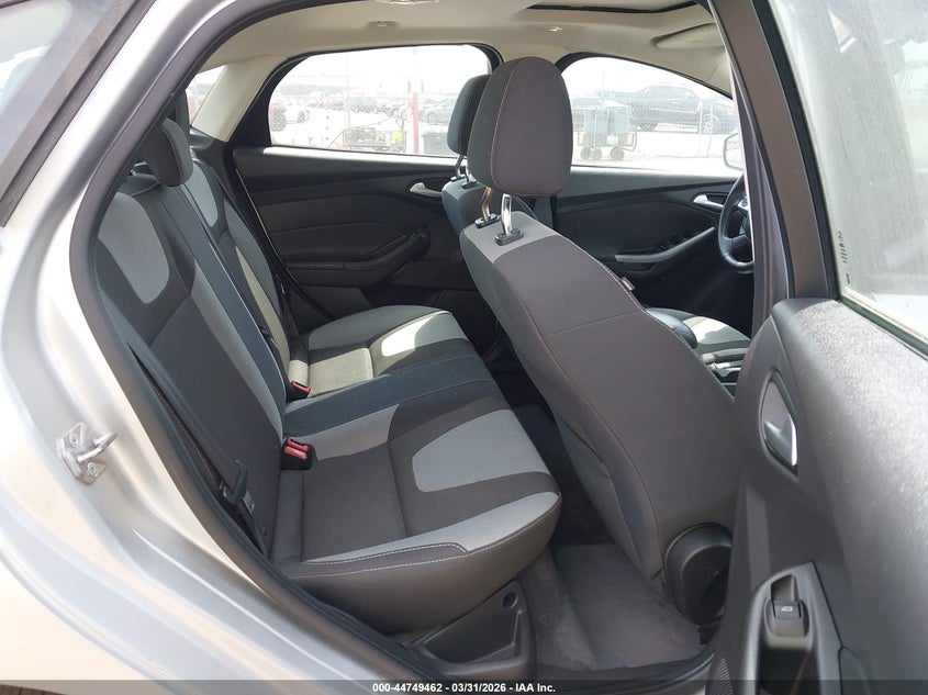 2012 Ford Focus 2.0 Se silver Lot 111044749462 Vin 1FAHP3F28CL273088