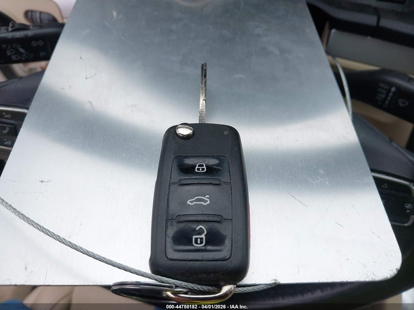 2014 Volkswagen Eos Komfort VIN: WVWBW8AH9EV004133 Lot: 44750182