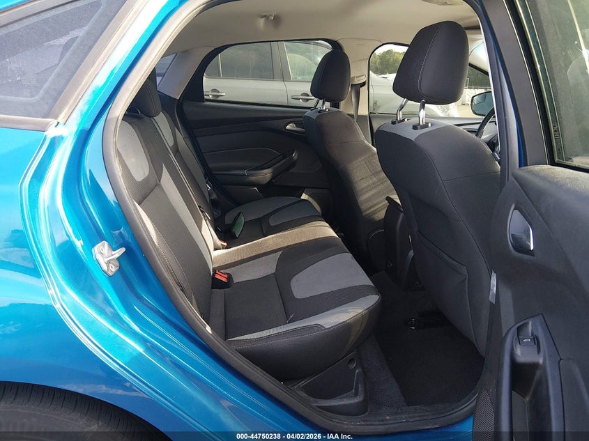 1FAHP3F26CL258007 2012 Ford Focus 2.0 Se blue