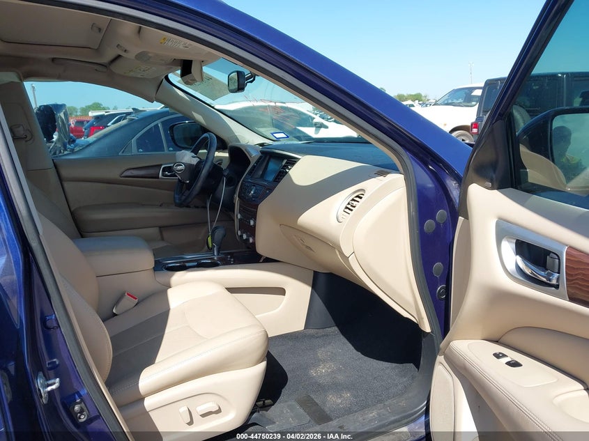 2017 Nissan Pathfinder Platinum