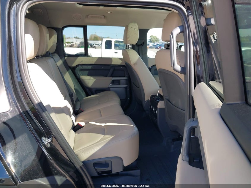 2024 Land Rover Defender 130 P400 S VIN: SALEJFEU5R2293972 Lot: 44750267