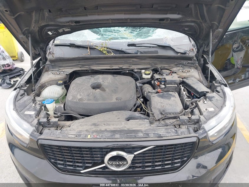 2021 Volvo Xc40 T5 R-Design VIN: YV4162UMXM2488313 Lot: 44750833