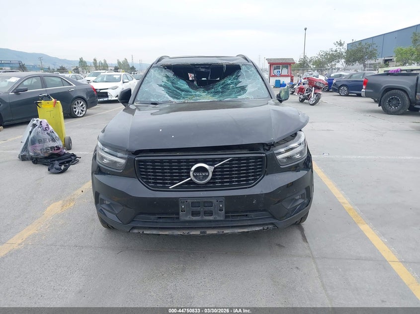2021 Volvo Xc40 T5 R-Design VIN: YV4162UMXM2488313 Lot: 44750833