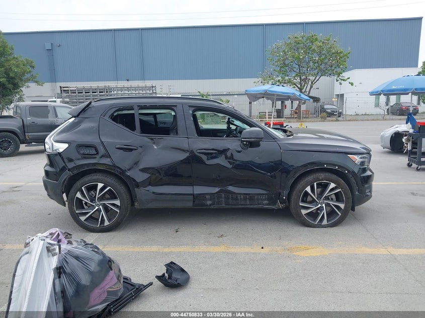 2021 Volvo Xc40 T5 R-Design VIN: YV4162UMXM2488313 Lot: 44750833
