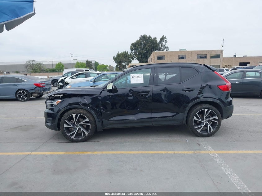 2021 Volvo Xc40 T5 R-Design VIN: YV4162UMXM2488313 Lot: 44750833