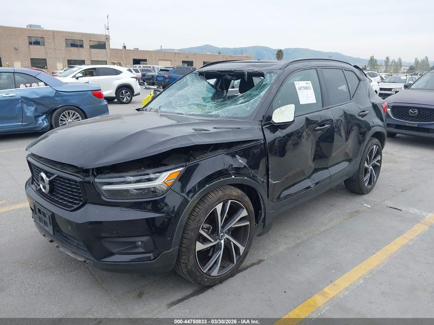 2021 Volvo Xc40 T5 R-Design VIN: YV4162UMXM2488313 Lot: 44750833
