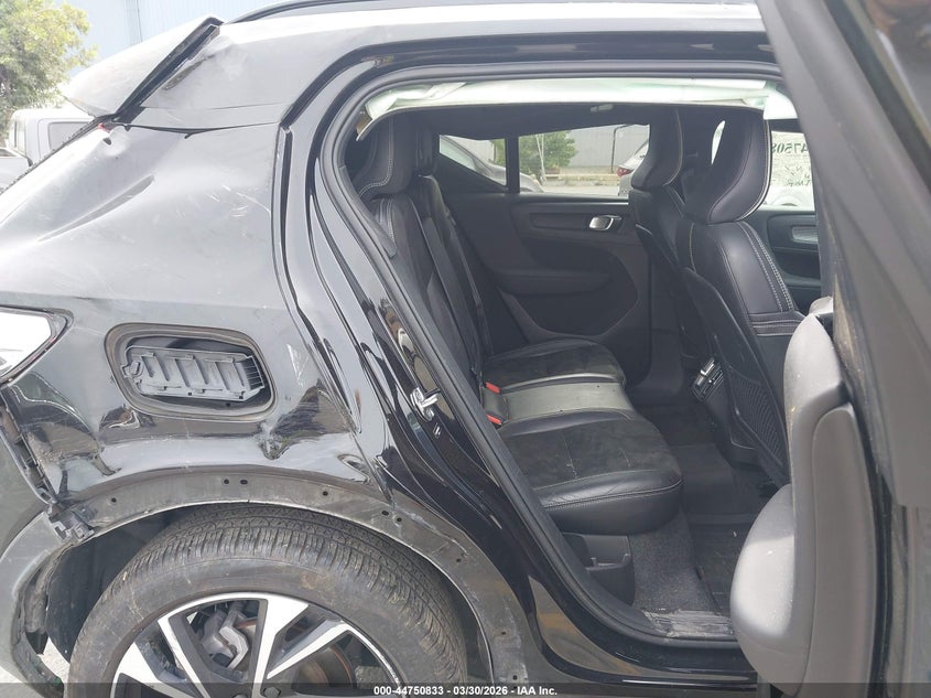 2021 Volvo Xc40 T5 R-Design VIN: YV4162UMXM2488313 Lot: 44750833