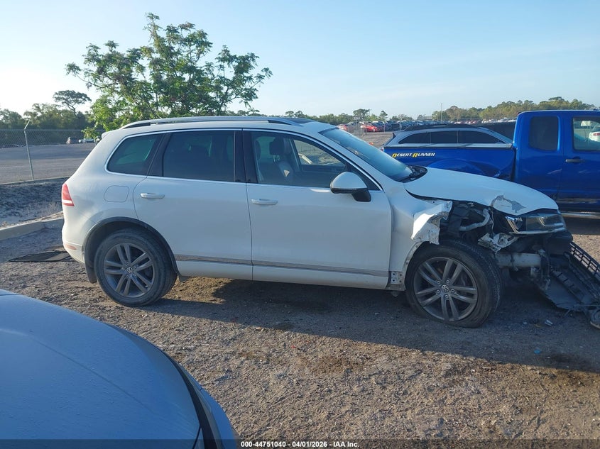 2016 Volkswagen Touareg Vr6 Lux VIN: WVGEF9BP7GD010705 Lot: 44751040