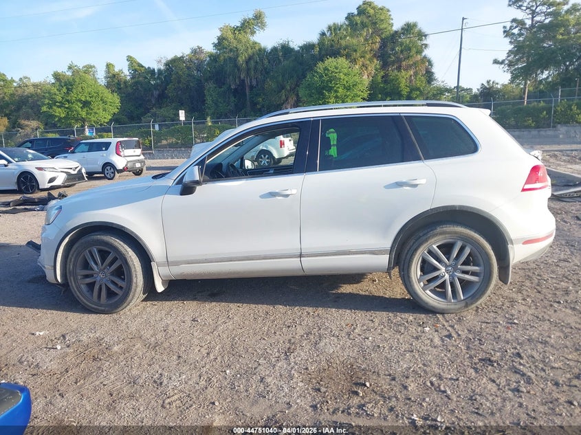 2016 Volkswagen Touareg Vr6 Lux VIN: WVGEF9BP7GD010705 Lot: 44751040