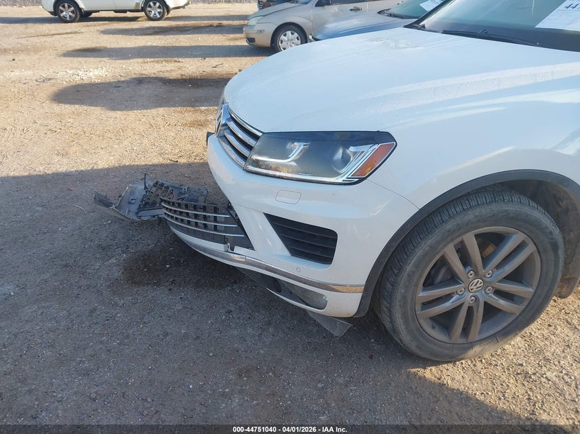 2016 Volkswagen Touareg Vr6 Lux VIN: WVGEF9BP7GD010705 Lot: 44751040
