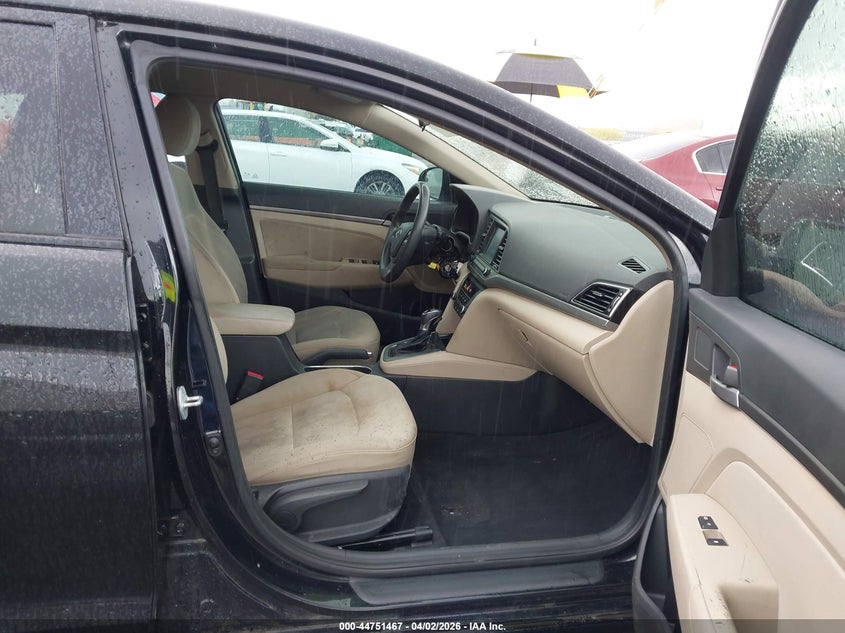 2017 HYUNDAI ELANTRA auction photo 5