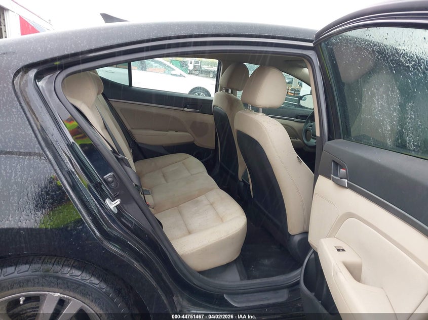 2017 HYUNDAI ELANTRA auction photo 8