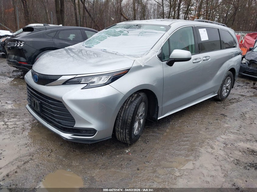 2022 Toyota Sienna Le