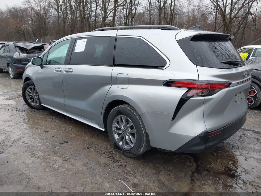 2022 Toyota Sienna Le