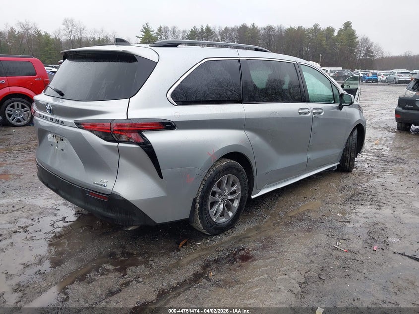 2022 Toyota Sienna Le
