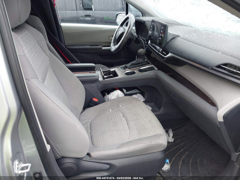 2022 Toyota Sienna Le