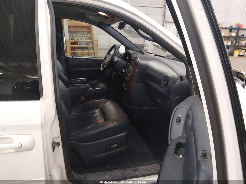 2002 Chrysler Town & Country Lxi