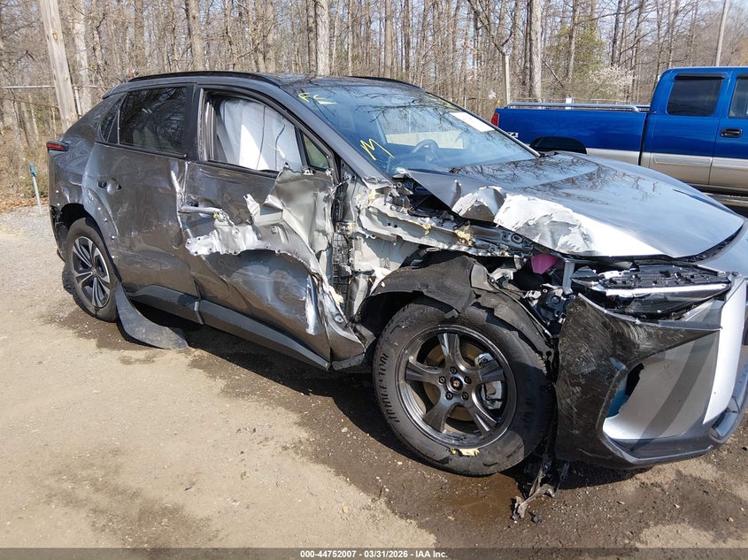 2025 TOYOTA BZ4X auction photo 6