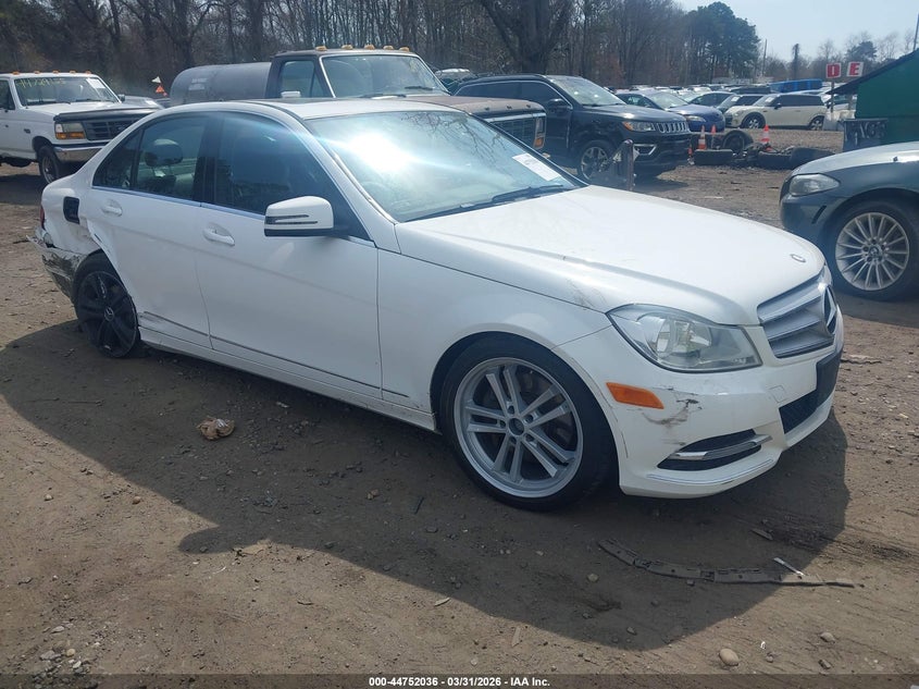 2013 Mercedes-Benz C 300 Luxury 4Matic