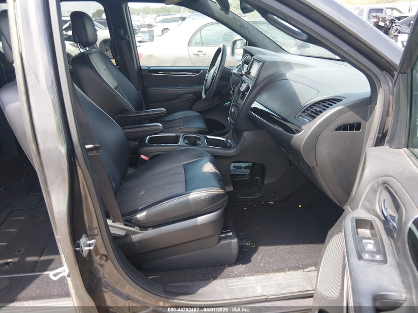 2015 Chrysler Town & Country S