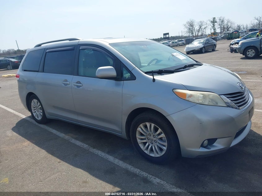 2011 Toyota Sienna Xle V6