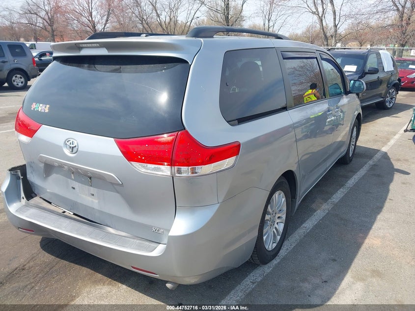 2011 Toyota Sienna Xle V6