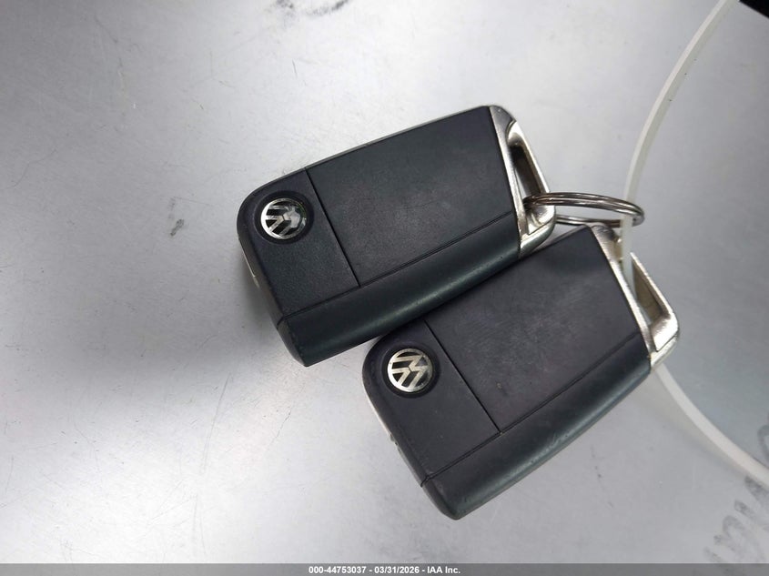 2016 Volkswagen E-Golf Se VIN: WVWKP7AUXGW913175 Lot: 44753037