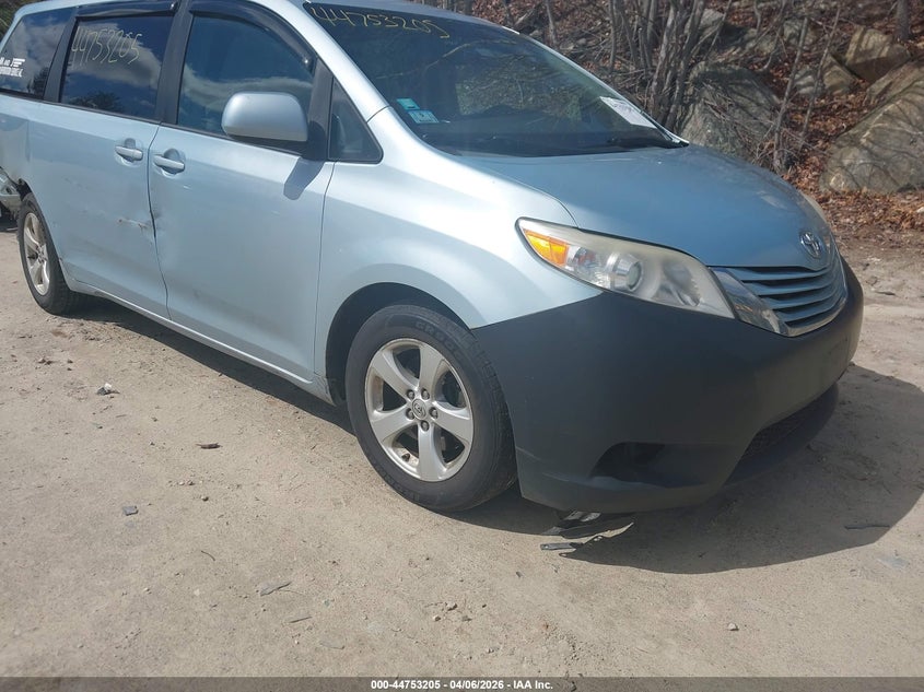 2015 Toyota Sienna Le 8 Passenger