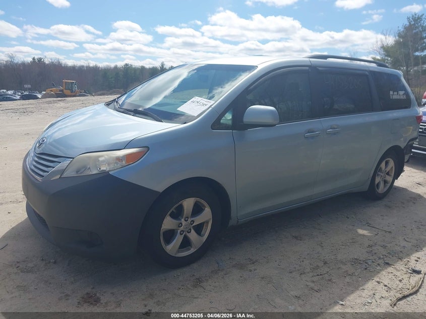 2015 Toyota Sienna Le 8 Passenger