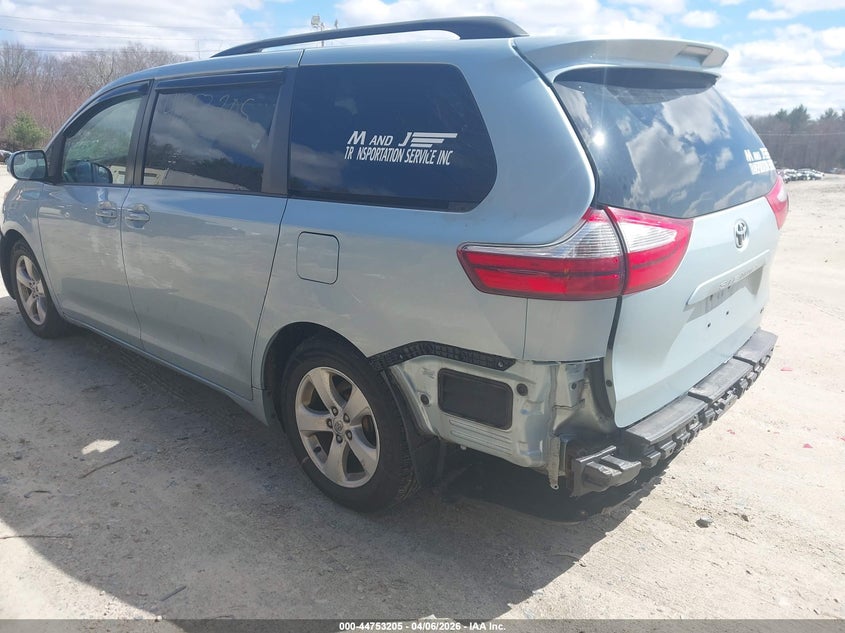 2015 Toyota Sienna Le 8 Passenger