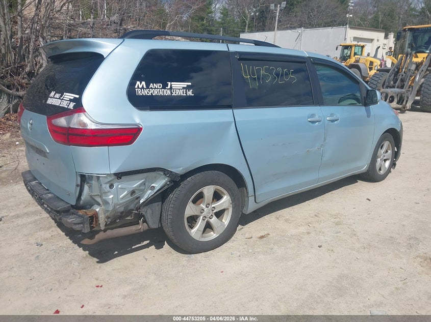 2015 Toyota Sienna Le 8 Passenger