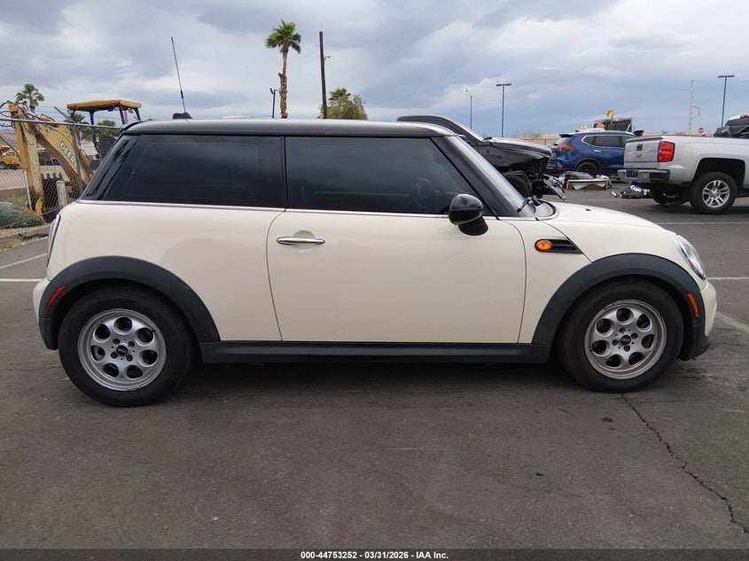 2013 Mini Hardtop Cooper VIN: WMWSU3C56DT548303 Lot: 44753252