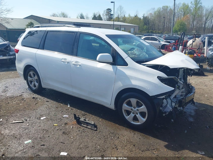 2015 Toyota Sienna Le 8 Passenger