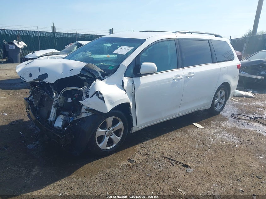 2015 Toyota Sienna Le 8 Passenger