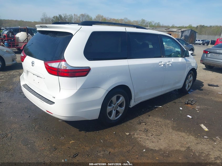 2015 Toyota Sienna Le 8 Passenger