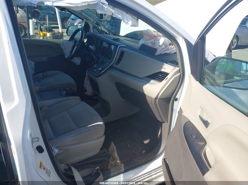 2015 Toyota Sienna Le 8 Passenger