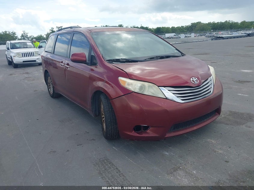 2016 Toyota Sienna Xle 8 Passenger
