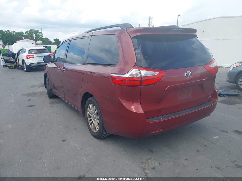 2016 Toyota Sienna Xle 8 Passenger