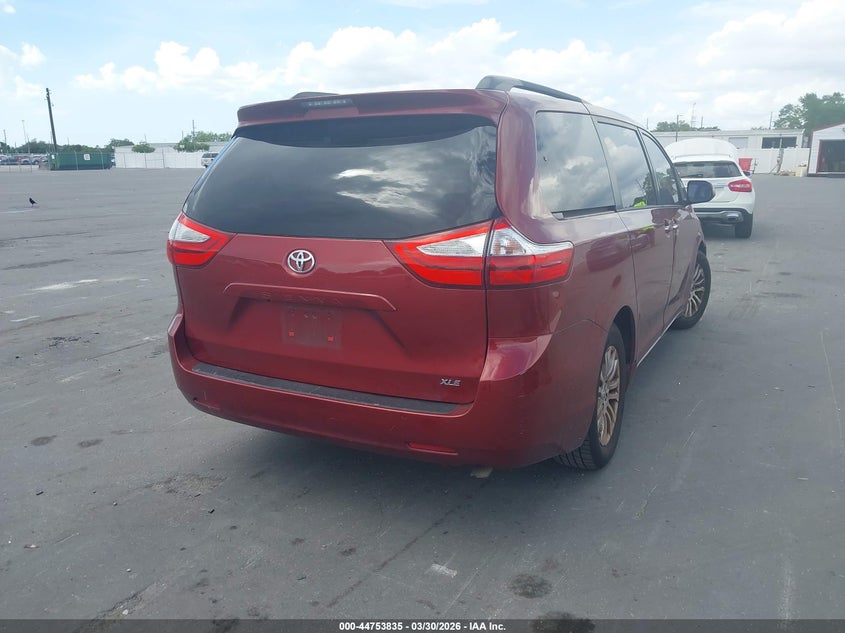 2016 Toyota Sienna Xle 8 Passenger