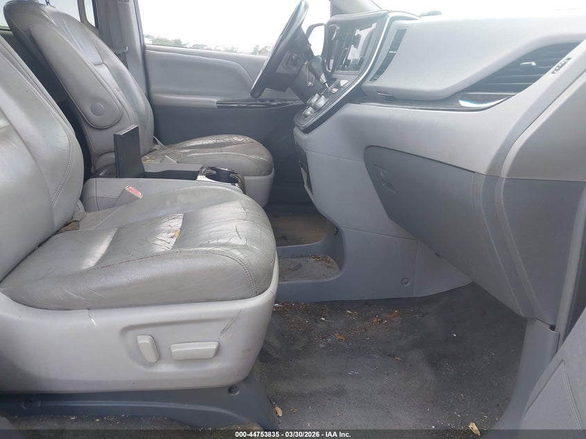 2016 Toyota Sienna Xle 8 Passenger