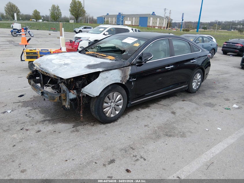 2016 HYUNDAI SONATA HYBRID auction photo 2