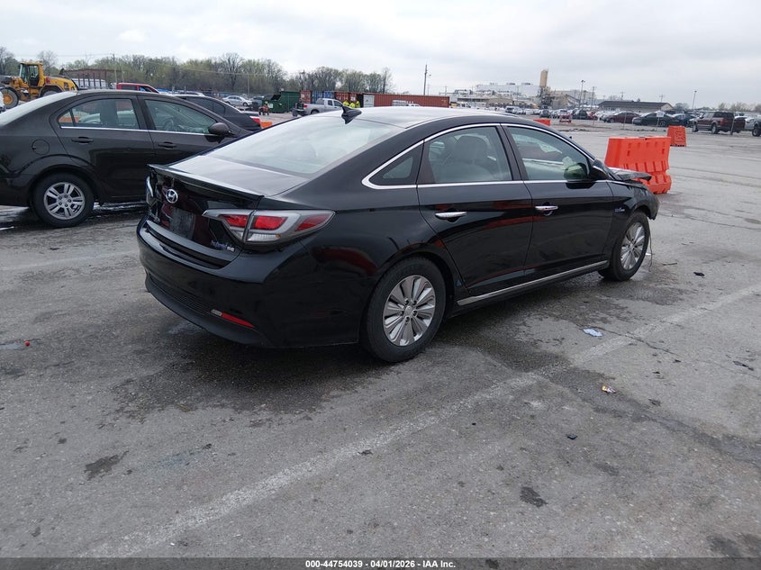 2016 HYUNDAI SONATA HYBRID auction photo 4