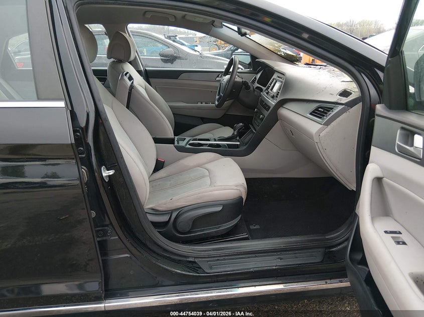2016 HYUNDAI SONATA HYBRID auction photo 5