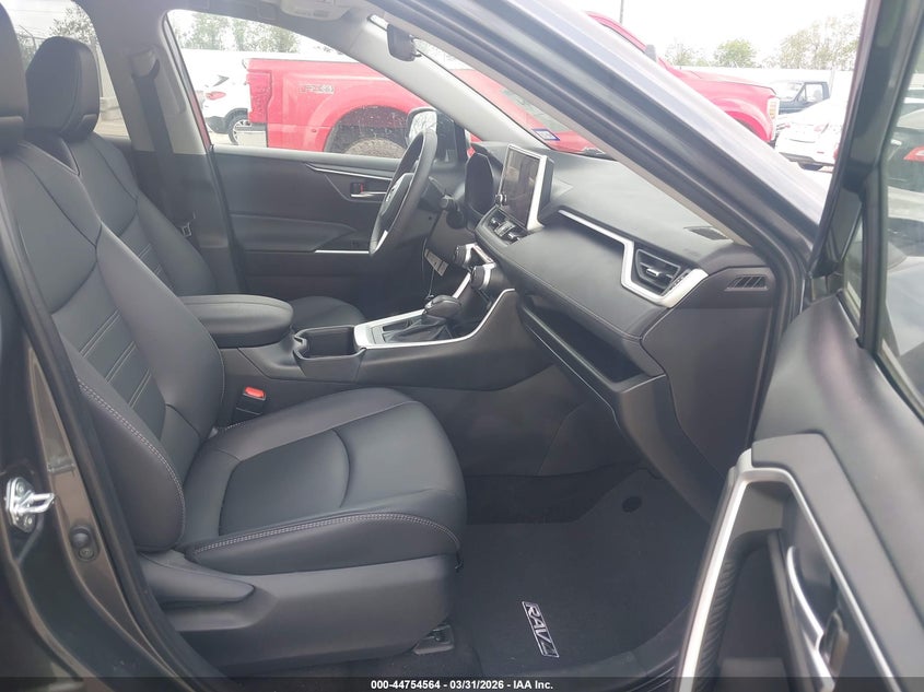 2025 Toyota Rav4 Xle Premium