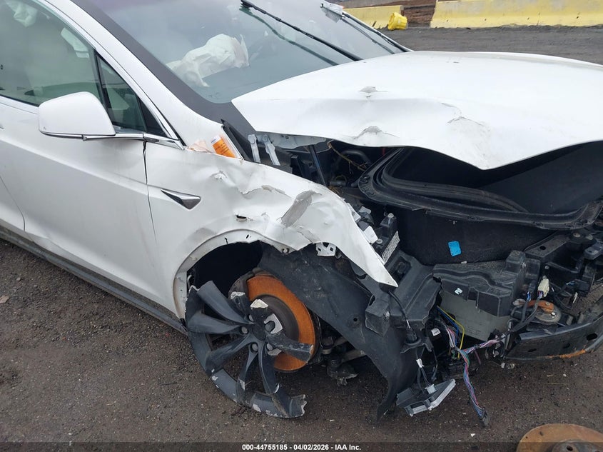 2020 Tesla Model X Long Range Dual Motor All-Wheel Drive/Long Range Plus Dual Motor All-Wheel Drive VIN: 5YJXCBE25LF282282 Lot: 44755185